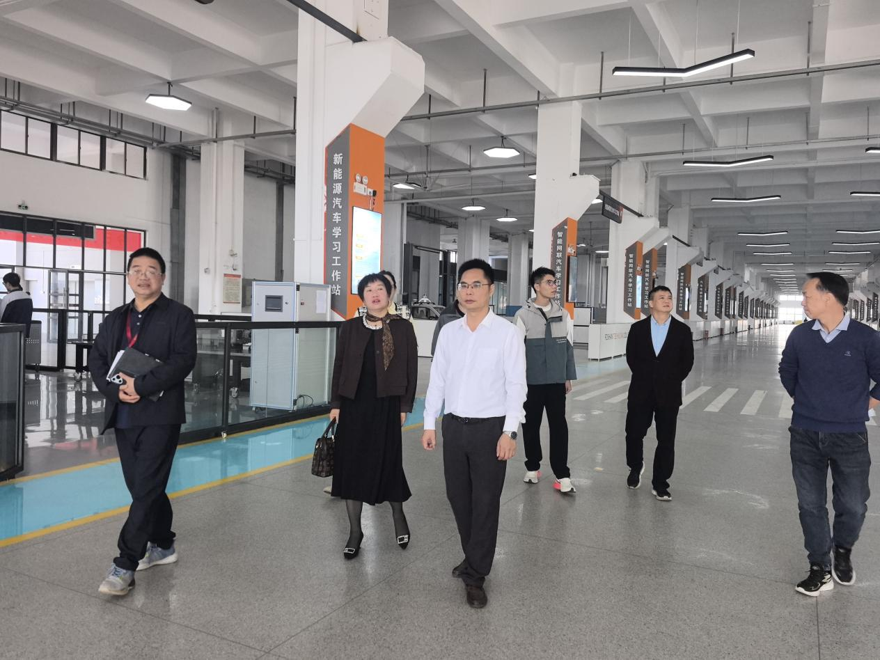 我校领导班子赴佛山市技师学院参观交流